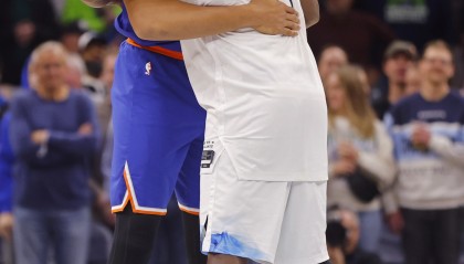 kaiyun sports-爱德华兹成为森林狼队史第三位一万分先生 比肩加内特和唐斯