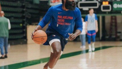 哈登归队参加76人训练 身材状态良好击碎摆烂传言